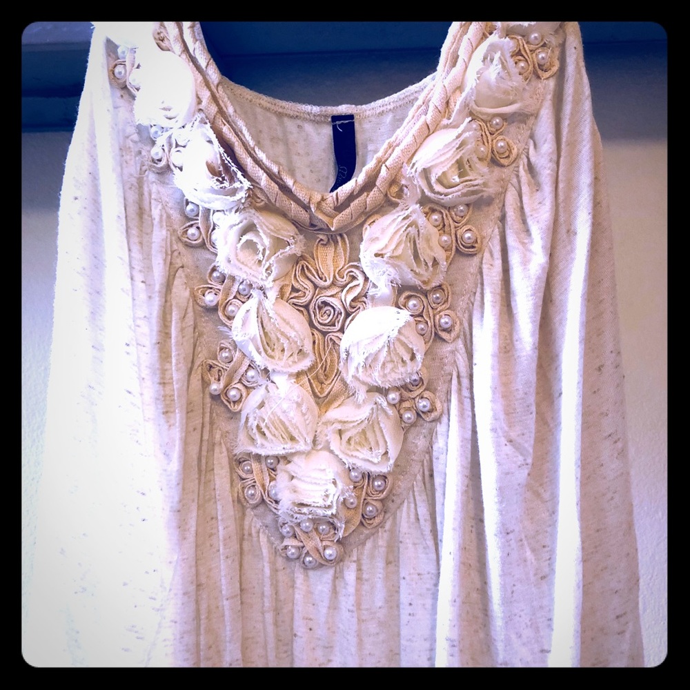 Adorable cream dressy tank with flowers and lace